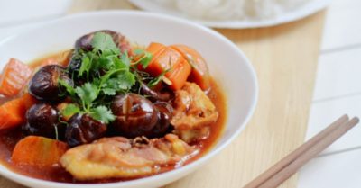 Cách nấu gà nấu nấm đông cô hấp dẫn đổi vị cho gia đình