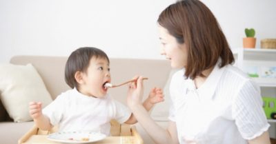 Cách nấu cơm nát cho bé 18 tháng tuổi và hướng dẫn ăn dặm hợp lý