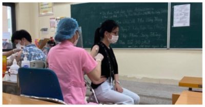 Đình chỉ cán bộ ở quận trung tâm Hà Nội làm “cò” dịch vụ tiêm vắc xin