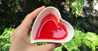 Cách làm son dưỡng môi đơn giản từ củ dền ngay tại nhà