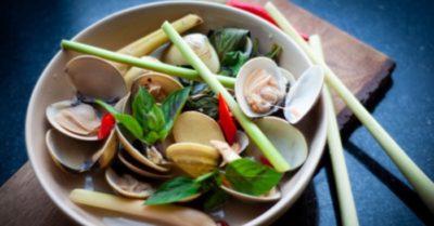 Cách nấu nghêu hấp sả ngon ngọt thơm phức chiêu đãi cả nhà
