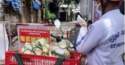 Tin nhanh: Shipper chở tro cốt trong giỏ nhựa giữa Sài Gòn; Hàng triệu tấn nông sản phía nam ùn ứ