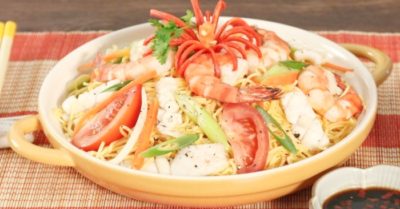 Cách nấu mì xào hải sản đơn giản mà ngon tại nhà