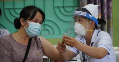 Tin nhanh 5/8: Sài Gòn còn 3 ngày để tiêm hết vắc xin Pfizer và Moderna; Giám đốc Sở đánh golf bị đình chỉ