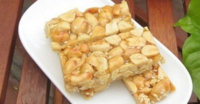 Cách nấu kẹo lạc ngon ngọt bằng đường trắng giòn tan
