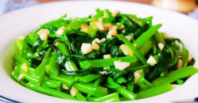 Cách nấu rau muống xào tỏi giòn ngon xanh mướt