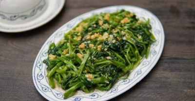 Mẹo làm món rau muống xào vừa xanh vừa giòn