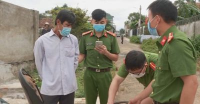 Vợ mua ‘chất cấm’ giấu vào xe chồng rồi… báo công an