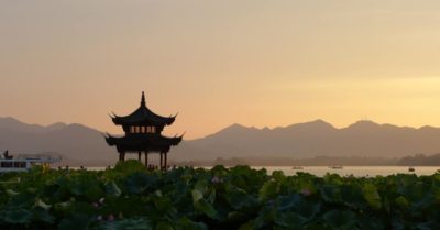 Học tiếng Trung: Mỗi ngày 10 từ vựng có trong sách Chuyển Pháp Luân – P241