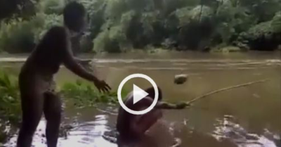 Video: Đừng câu cá khi có đứa bạn thân ngồi phía sau