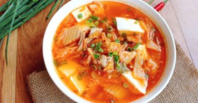 Cách nấu canh kim chi với đậu phụ, nấm kim châm chuẩn vị Hàn Quốc