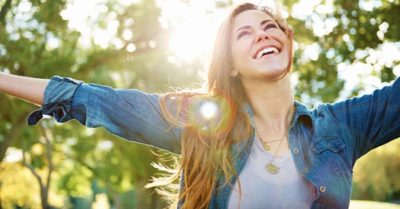 Phụ nữ sống thọ, chậm lão hóa thường có 6 đặc điểm này trên cơ thể