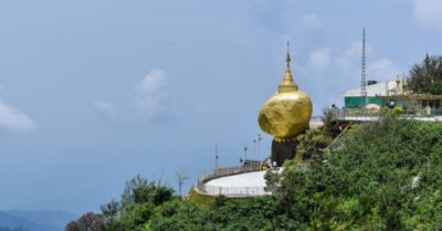 Ngôi chùa trên tảng đá thiêng nghiêng mãi không đổ của Myanmar