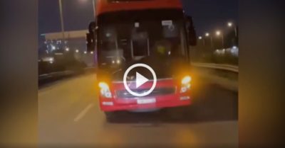 Video: Tài xế ôtô hoang mang khi thấy xe khách chạy lùi, không có người lái