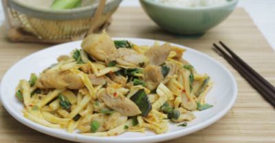 Cách nấu gà xào măng tươi giòn ngọt, đậm vị với 3 bước đơn giản