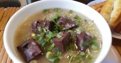 Cách nấu cháo huyết thịt băm thơm ngon, giúp giải cảm hiệu quả