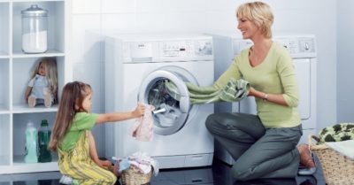 Cho tiêu đen vào máy giặt giúp giữ màu quần áo tốt và sạch sẽ
