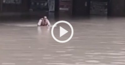 Video: Người đàn ông đạp xe ‘tàu ngầm’ điêu luyện dưới sông