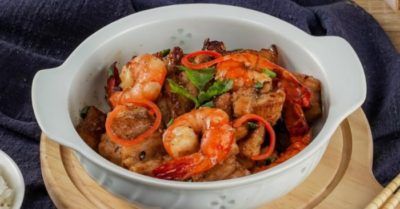 Cách nấu tôm rang thịt ba chỉ thơm ngon, đậm đà cho bữa cơm gia đình