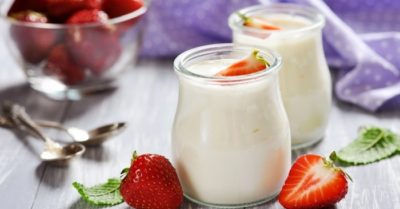 Cách nhận biết sữa chua bị hỏng và đã hết hạn