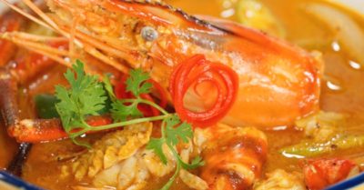 Cách nấu cà ri tôm xanh vị nước cốt dừa đơn giản tại nhà