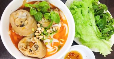 Cách nấu mì quảng giò heo thơm ngon chuẩn vị miền Trung