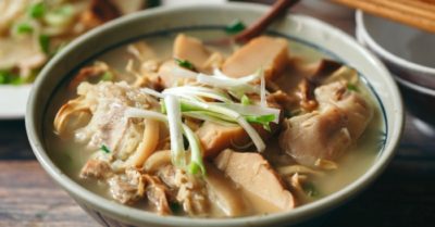 Cách nấu măng khô với giò heo thơm ngon cho bữa cơm gia đình