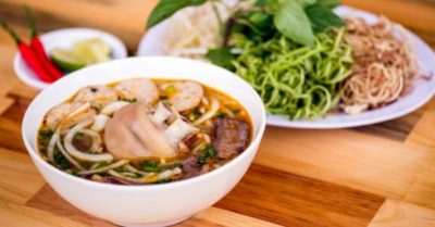 Cách nấu bún giò heo Huế chuẩn vị, đậm đà với 5 bước đơn giản