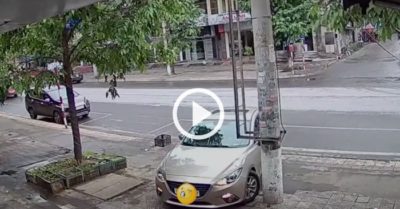 Video: Tài xế không thể lùi được xe vì bị cột điện ‘cản đường’
