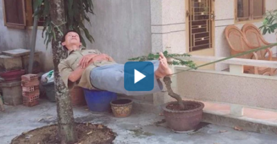 Video: Người đàn ông nằm ngủ thoải mái trên một sợi dây dù