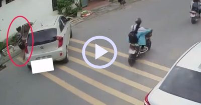 Video: Nữ tài xế ô tô gây sửng sốt khi để xe tự lái trên phố đông đúc