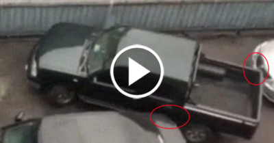Video: Tài xế lùi xe thoát khỏi thế gọng kìm