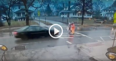Video: Nữ cảnh sát cứu nữ sinh đang đi sang đường thoát khỏi ôtô đâm