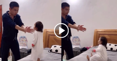 Video: Bé con diễn sâu, bắt nhịp đồng thời với động tác của bố