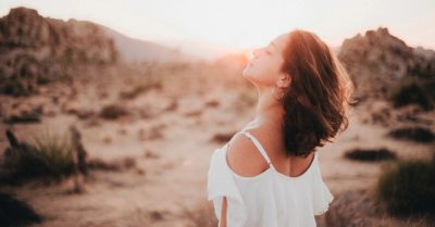 Không phải ngoại tình, không phải thiếu thốn tiền bạc mà chính sự cô đơn khiến đàn bà rời xa người đàn ông của mình