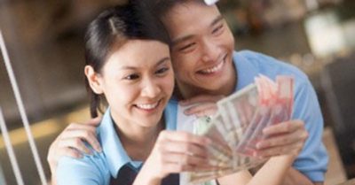 Đưa hết tiền lương cho vợ chính là quyết định đúng đắn nhất của người đàn ông