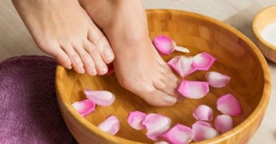 7 lợi ích của việc ngâm chân trong nước nóng trước khi ngủ