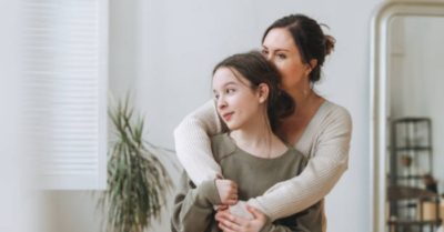Con gái đến tuổi dậy thì, cha mẹ cần dạy cho con những điều này