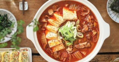 2 cách nấu canh kim chi thịt heo thơm ngon, cay nồng, chuẩn vị Hàn Quốc