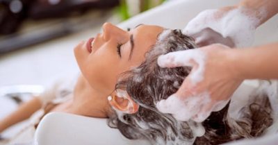 Những sai lầm khi gội đầu khiến tóc rụng nhiều