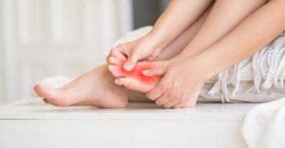 5 cách tự nhiên giúp giảm cơn đau gút nhanh chóng