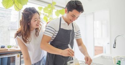 Con trai, một người chồng tốt sẽ hiểu: Làm việc nhà là trách nhiệm và nghĩa vụ chứ không phải “giúp vợ”