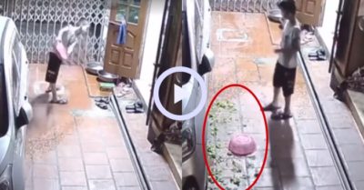 Video: Bé trai vẩy rau bắn tung tóe vào phút cuối