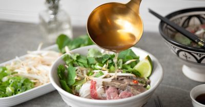 Cách nấu nước phở trong, thơm ngon, đậm đà như ngoài quán