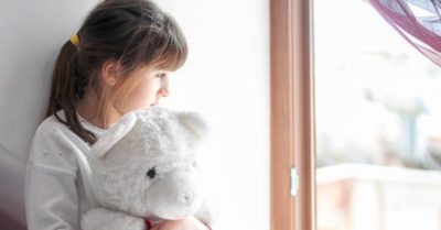 Cha mẹ thường xuyên làm 8 điều này khiến con cái ngày càng xa cách