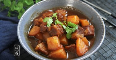 Cách nấu thịt bò hầm khoai tây mềm ngon, hấp dẫn cho bữa cơm gia đình