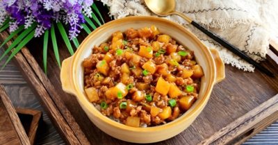Cách nấu thịt lợn hầm khoai tây mềm thơm, đậm đà cho bữa cơm gia đình