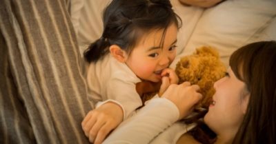 Những điều cha mẹ nên nói với con trước giờ ngủ giúp cuộc sống của trẻ luôn vui vẻ, hạnh phúc