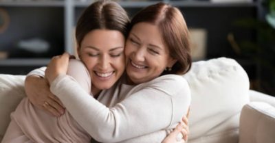 Nghe những lời mẹ chồng răn dạy con trai khiến tôi bật khóc