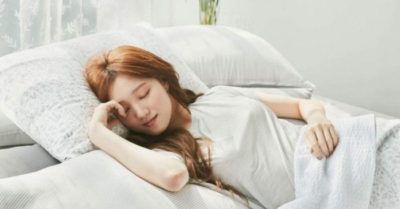 Tại sao nằm nghiêng bên phải là tư thế ngủ tốt nhất để có giấc ngủ ngon?